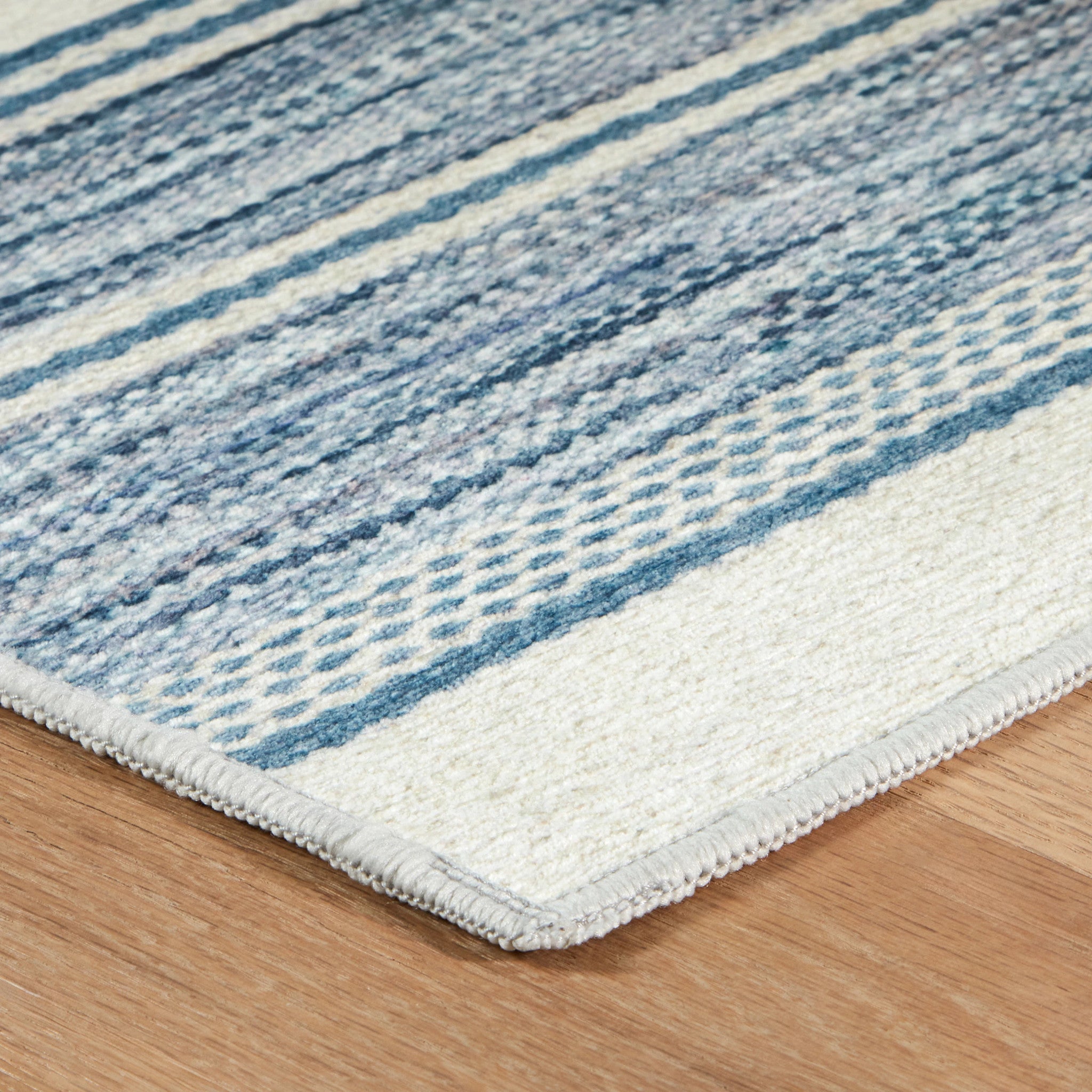 DA2339_Ellington_Blue_RugCorner.jpg