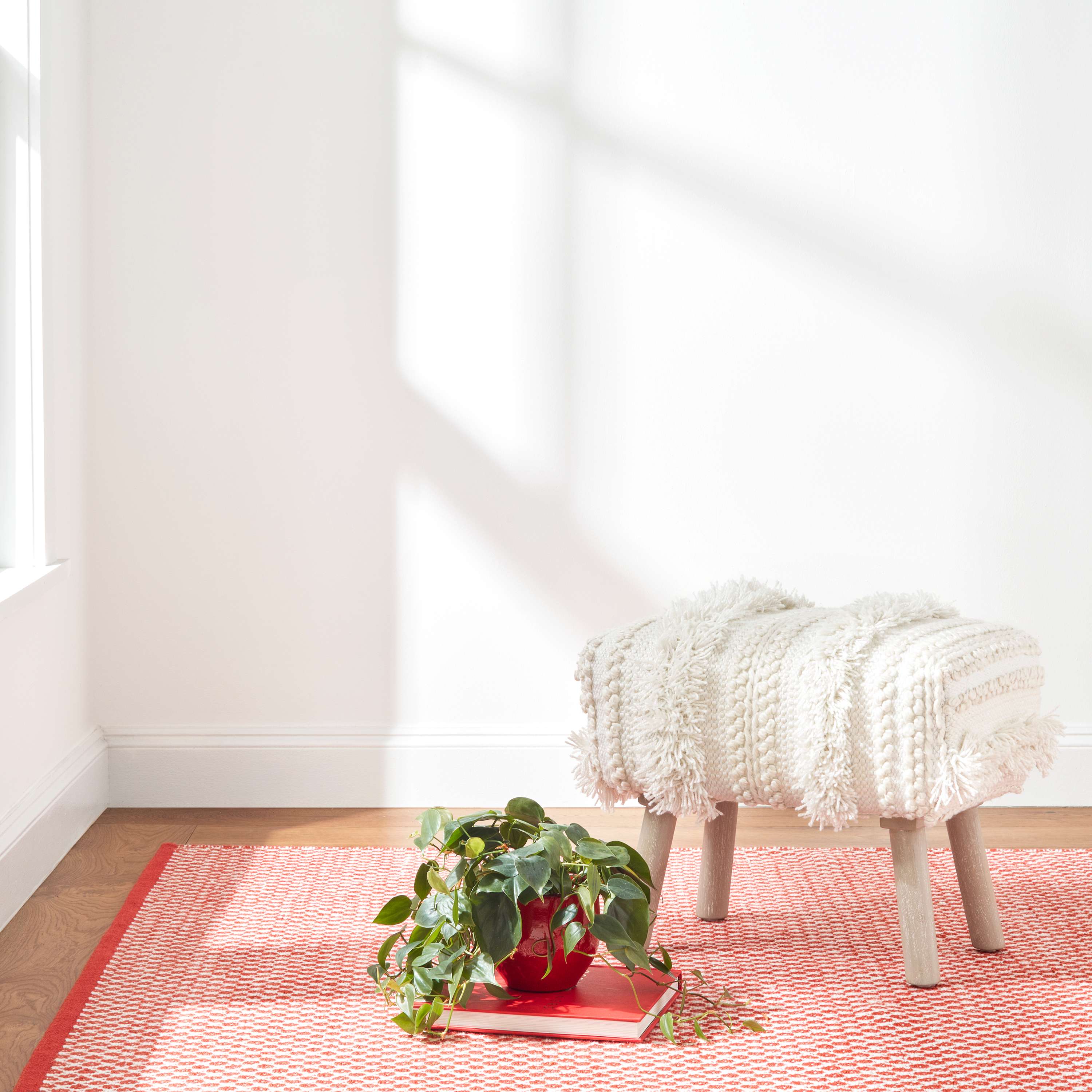 MainsailRedIndoorOutdoorRug_DA1955_beauty_3.jpg