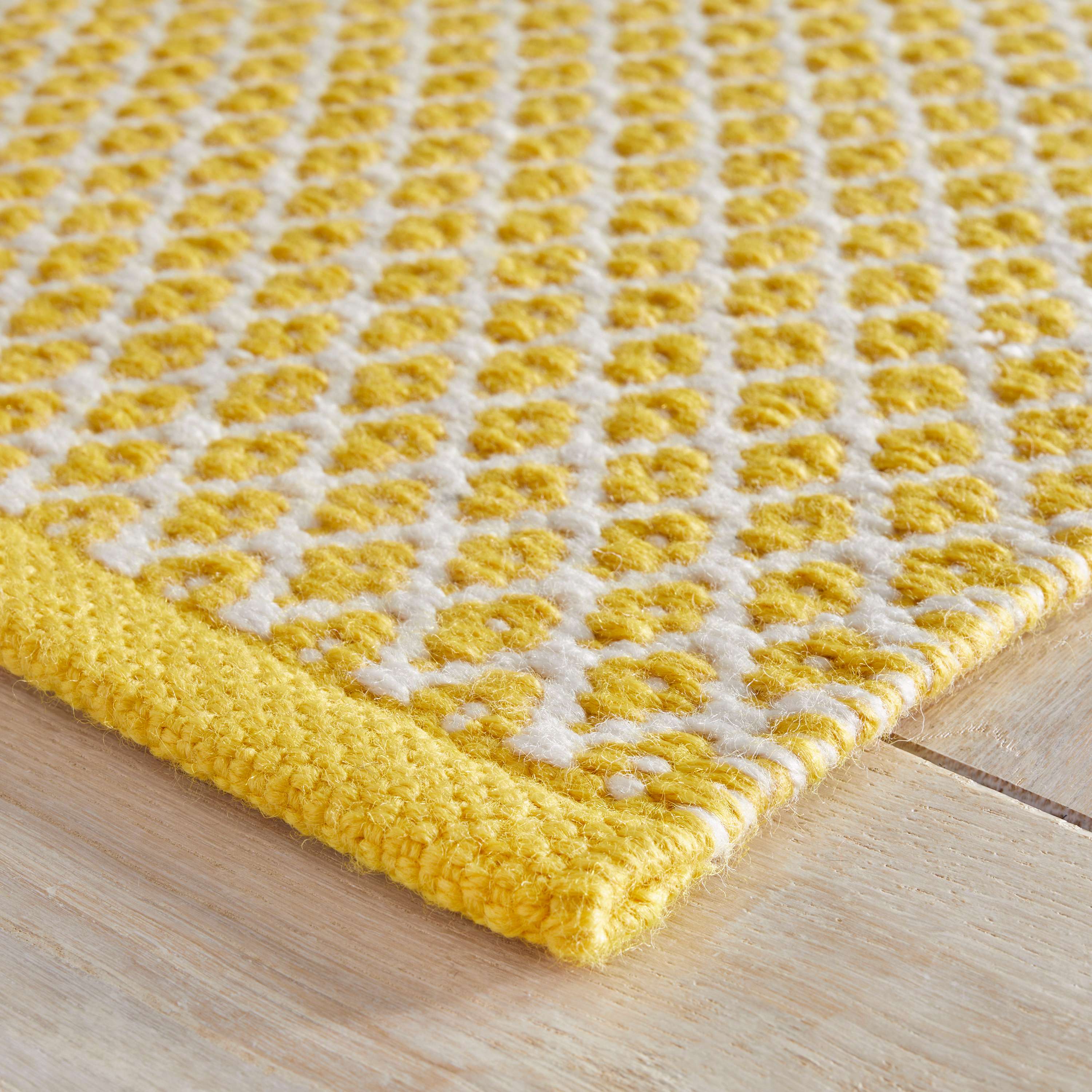 MainsailYellowIndoorOutdoorRug_DA1956_beauty_95.jpg