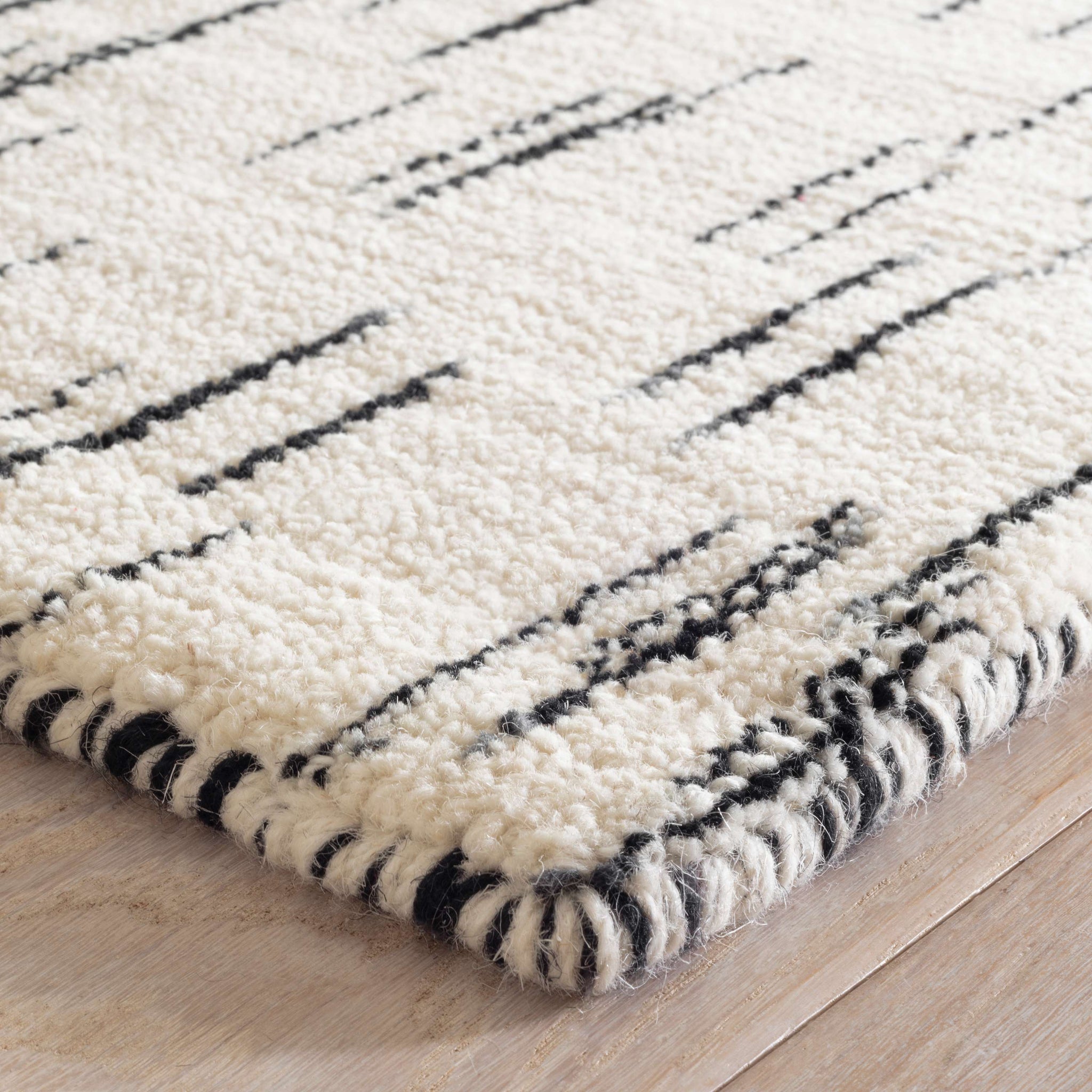 Ozzie Black/White Loom Knotted Wool Rug