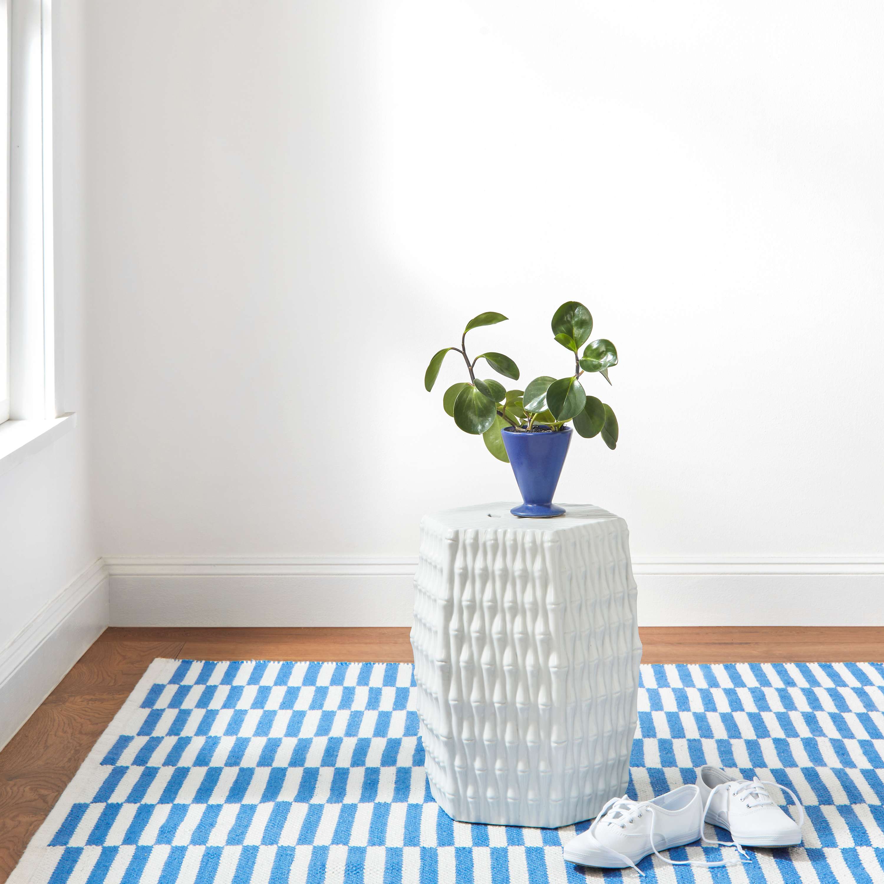 SailingStripeFrenchBlueIndoorOutdoorRug_DA1961_beauty_3.jpg