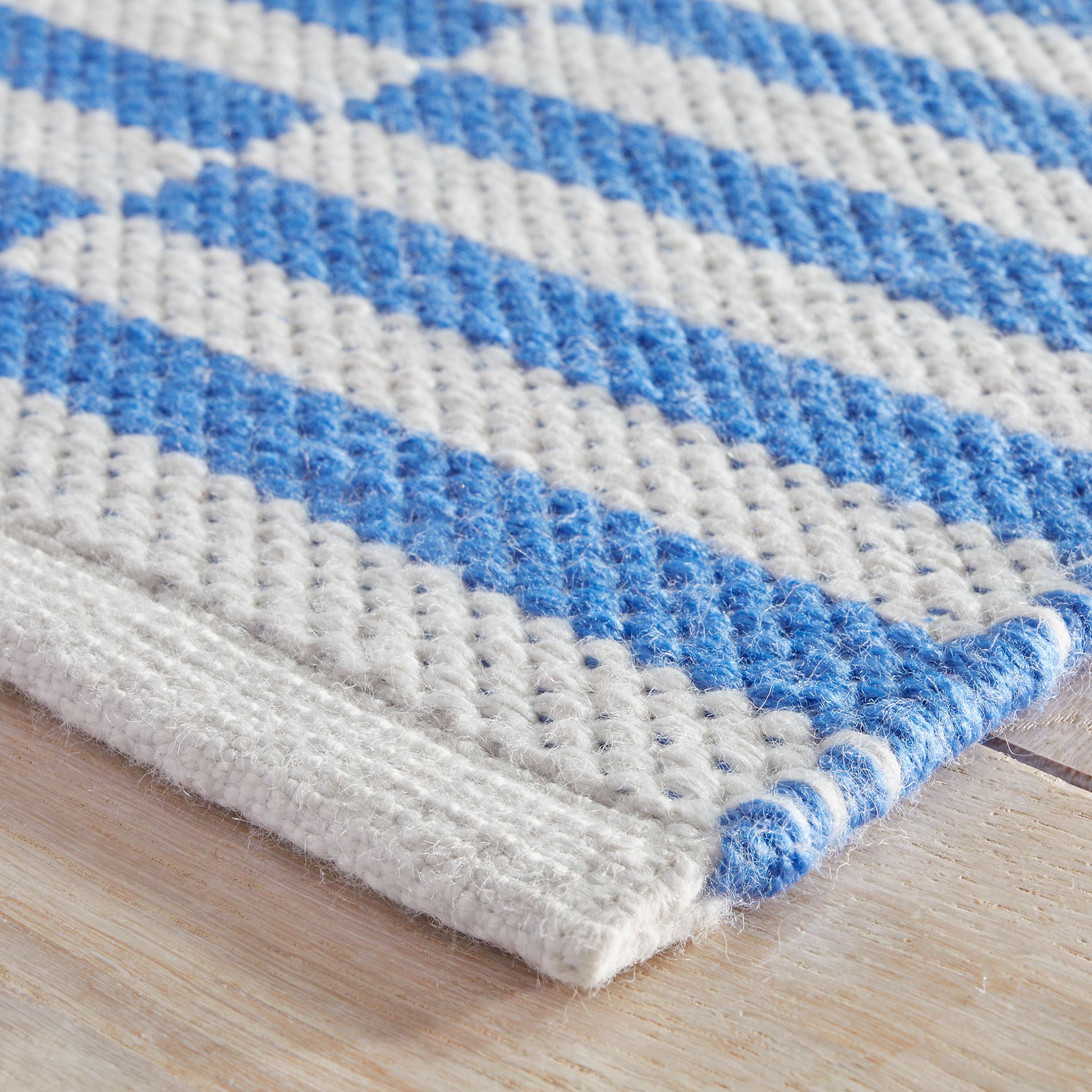 SailingStripeFrenchBlueIndoorOutdoorRug_DA1961_beauty_95.jpg