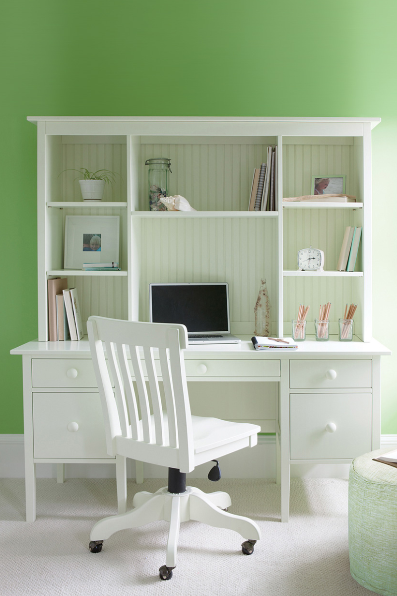 portrait-big-cay-desk.png